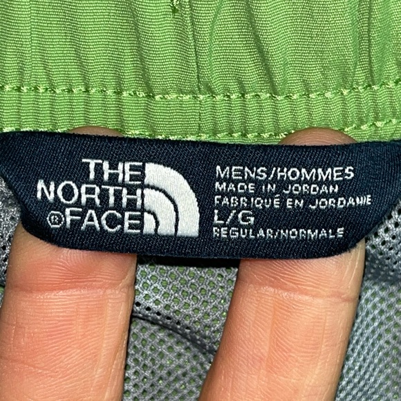 The North Face Hommes,  swim trunks. Size large, green color, w/draw string. - Picture 4 of 5